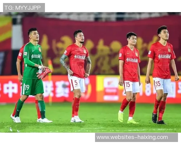 恒大球迷与香港球迷的激情对决与情感交融探讨